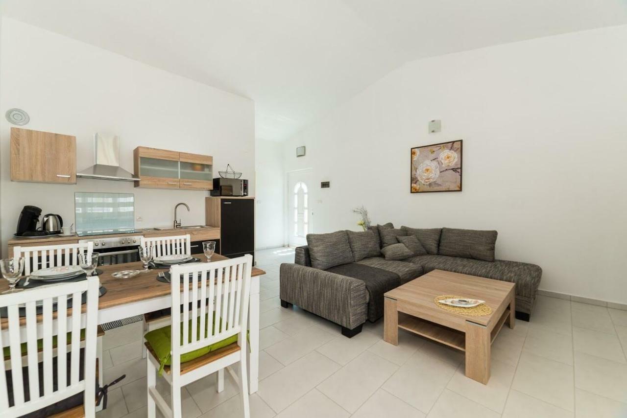 Apartments Vam วีร์ ภายนอก รูปภาพ